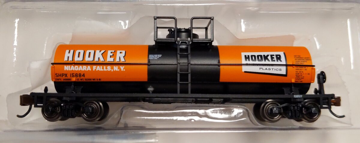 Bachmann 75853 N Hooker Chemical Tank Car with Large Dome #15684 LN/Box