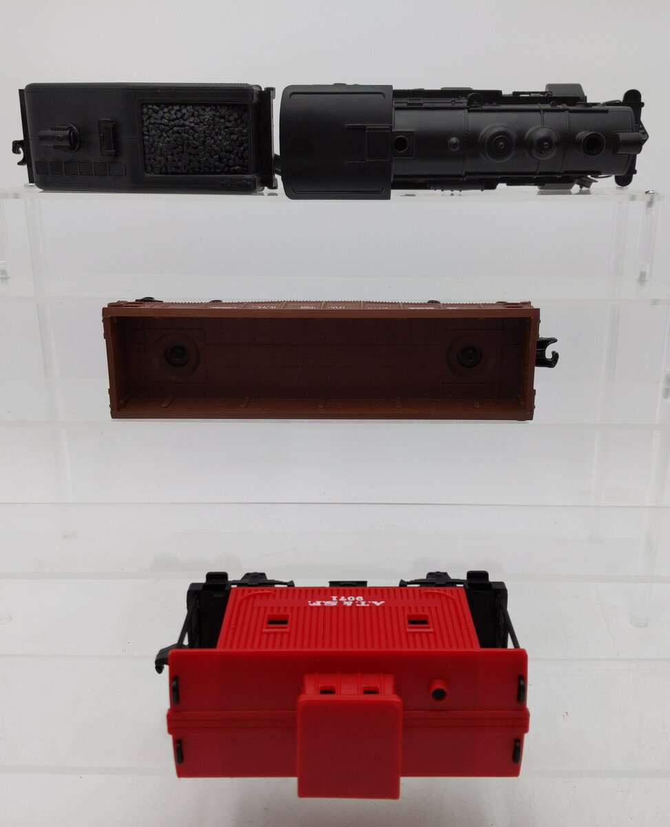 Lionel Assorted O Gauge Steam Locomotive & Freight Cars [4] EX