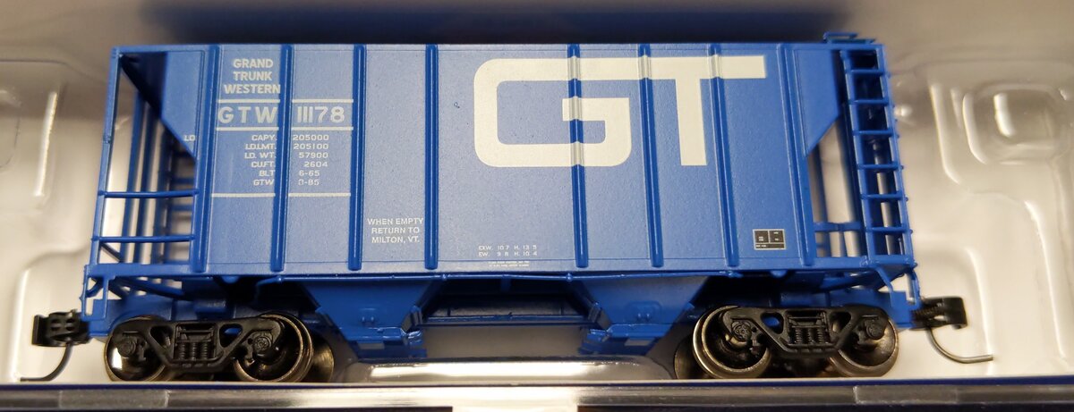 Athearn 17058 N Grand Trunk Western PS-2 2600 Covered Hopper #111178  LN/Box