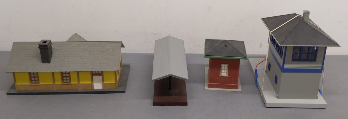 MTH & Other O Gauge Assorted Buildings [4] EX