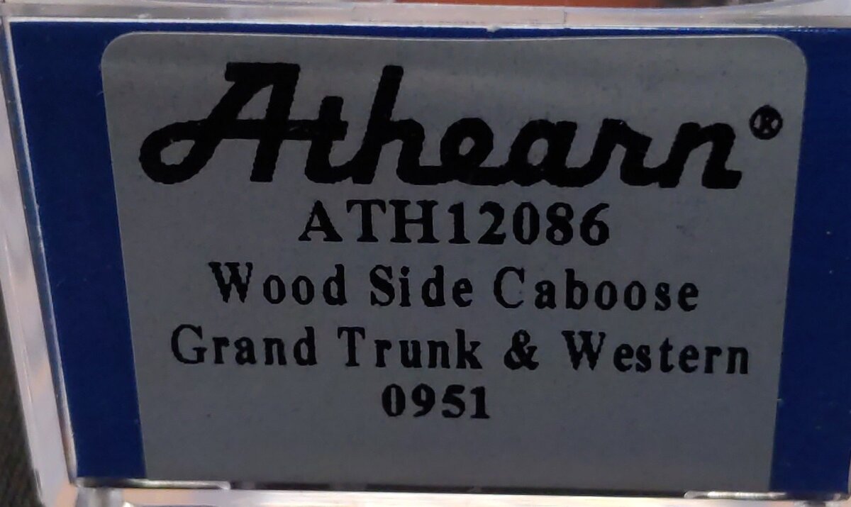 Athearn 12086 N Grand Trunk Western 30' 3-Window Caboose #0951 LN/Box