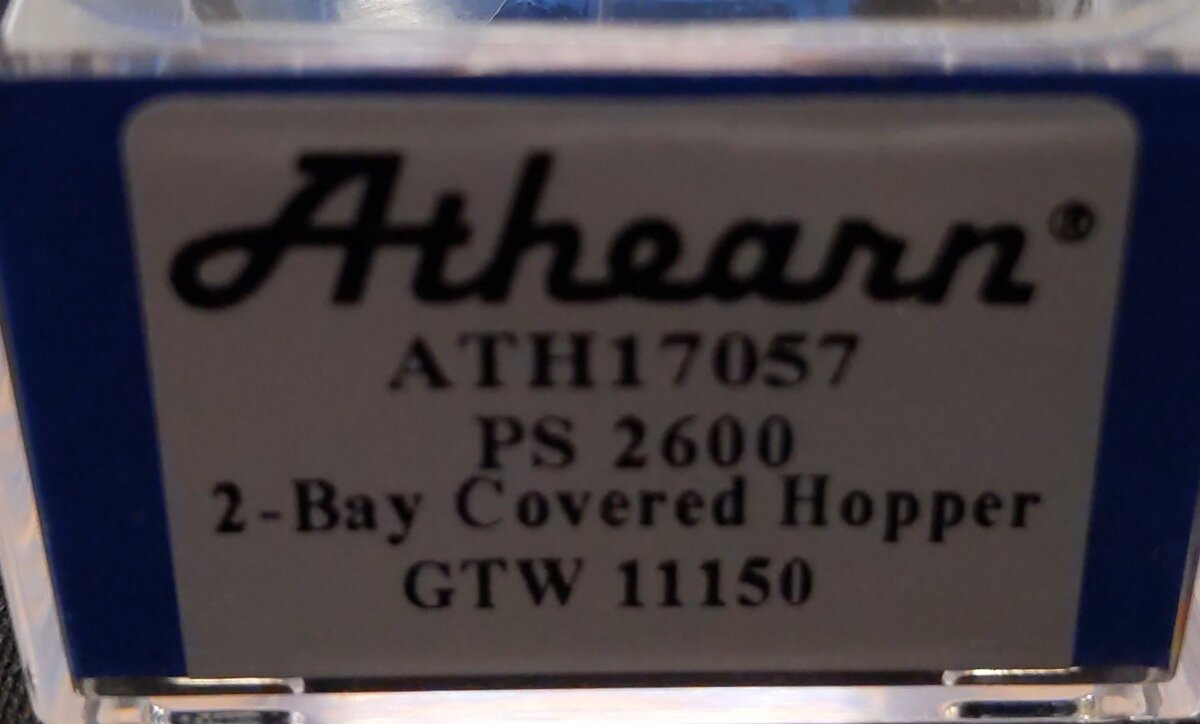 Athearn 17057 N Grand Trunk Western PS-2 2600 Covered Hopper #111150  LN/Box