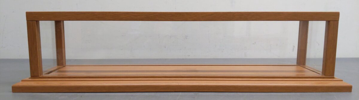 Walthers CC1000 19-1.2" Wooden Display Case EX/Box