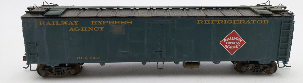 Athearn 97360 HO Railway Express Agency RTR 50' Ice Bunker Reefer #6537 Weatherd/Box