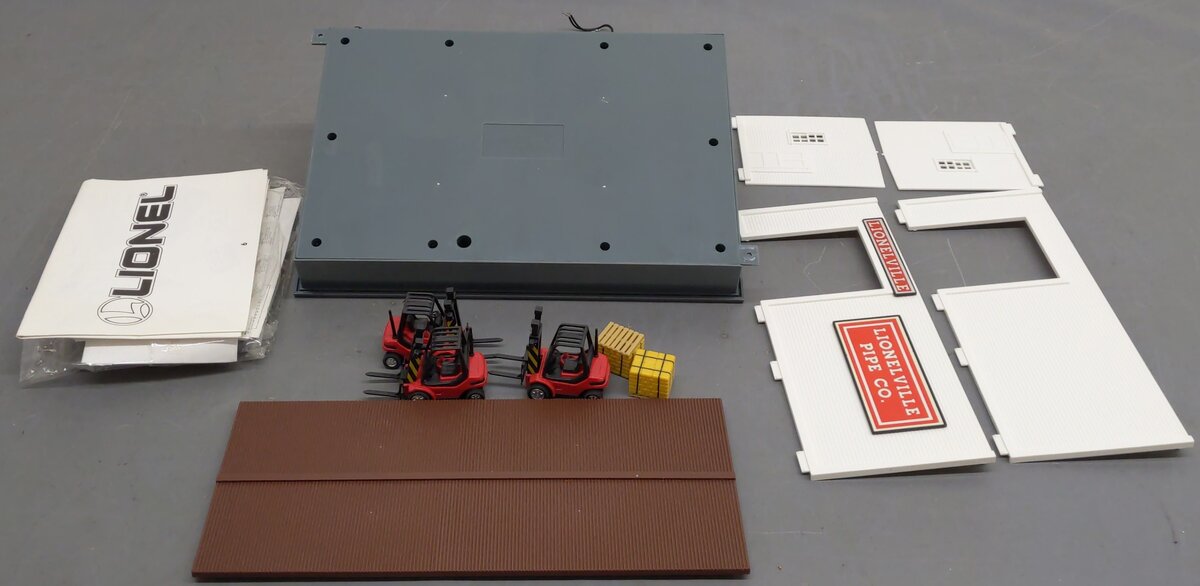 Lionel 6-12798 O/O27 Gauge Operating Forklift Loader Station VG/Box