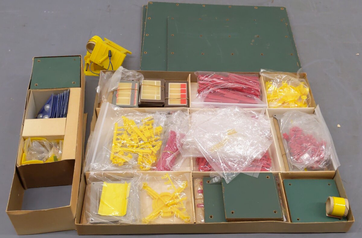Kenner 8 Vintage Motorized Girder/Panel & Brige/Turnpike Building Set VG/Box