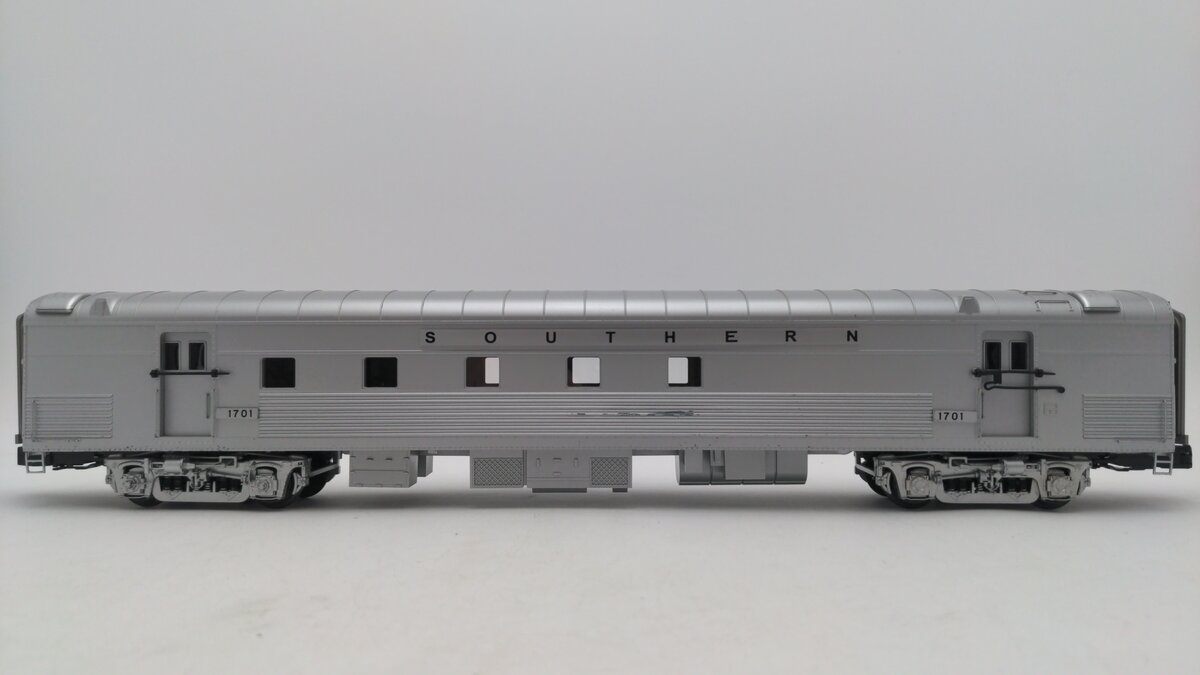 MTH 20-68107 O Southern 70' RPO Passenger Ribbed - 3 Rail EX