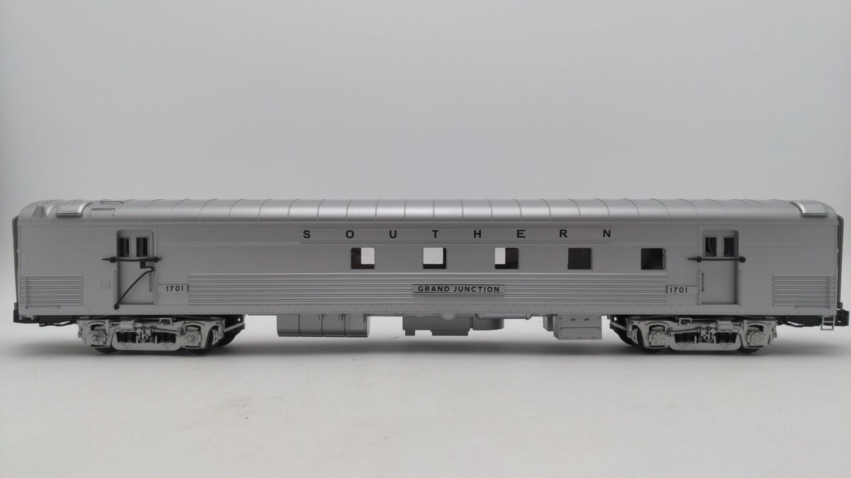MTH 20-68107 O Southern 70' RPO Passenger Ribbed - 3 Rail EX