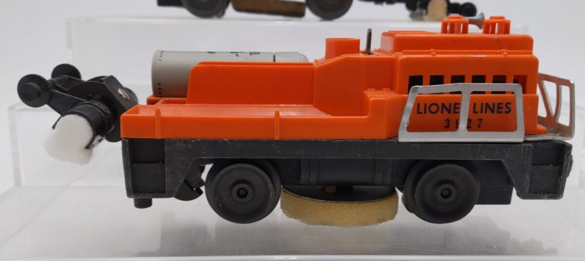 Lionel 3927 Vintage O Gauge Postwar Motorized Track Cleaner Cars [2] VG