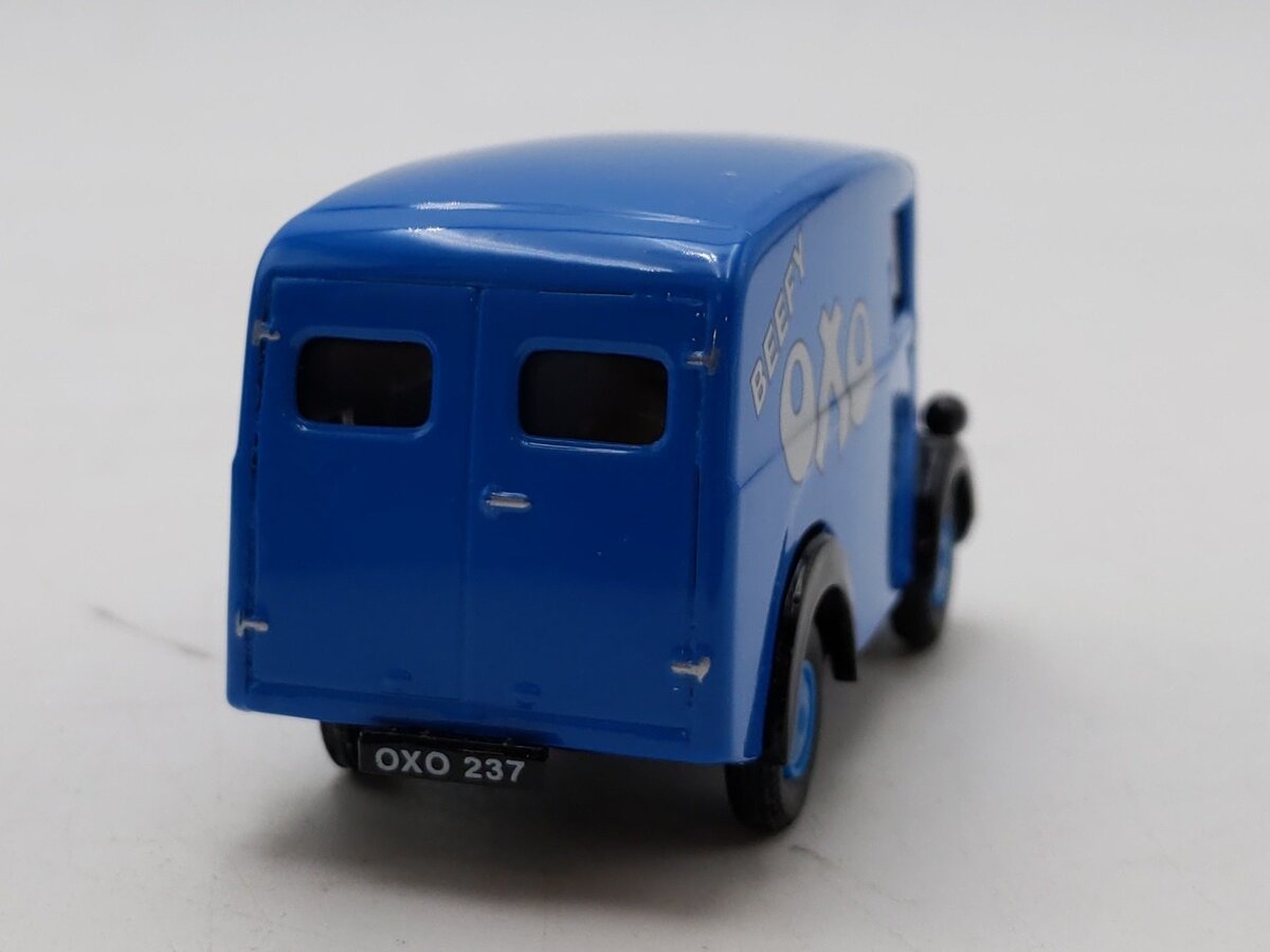 Corgi CC06202 Ho Nine Double Line Nottingham City Ambulance Service NIB