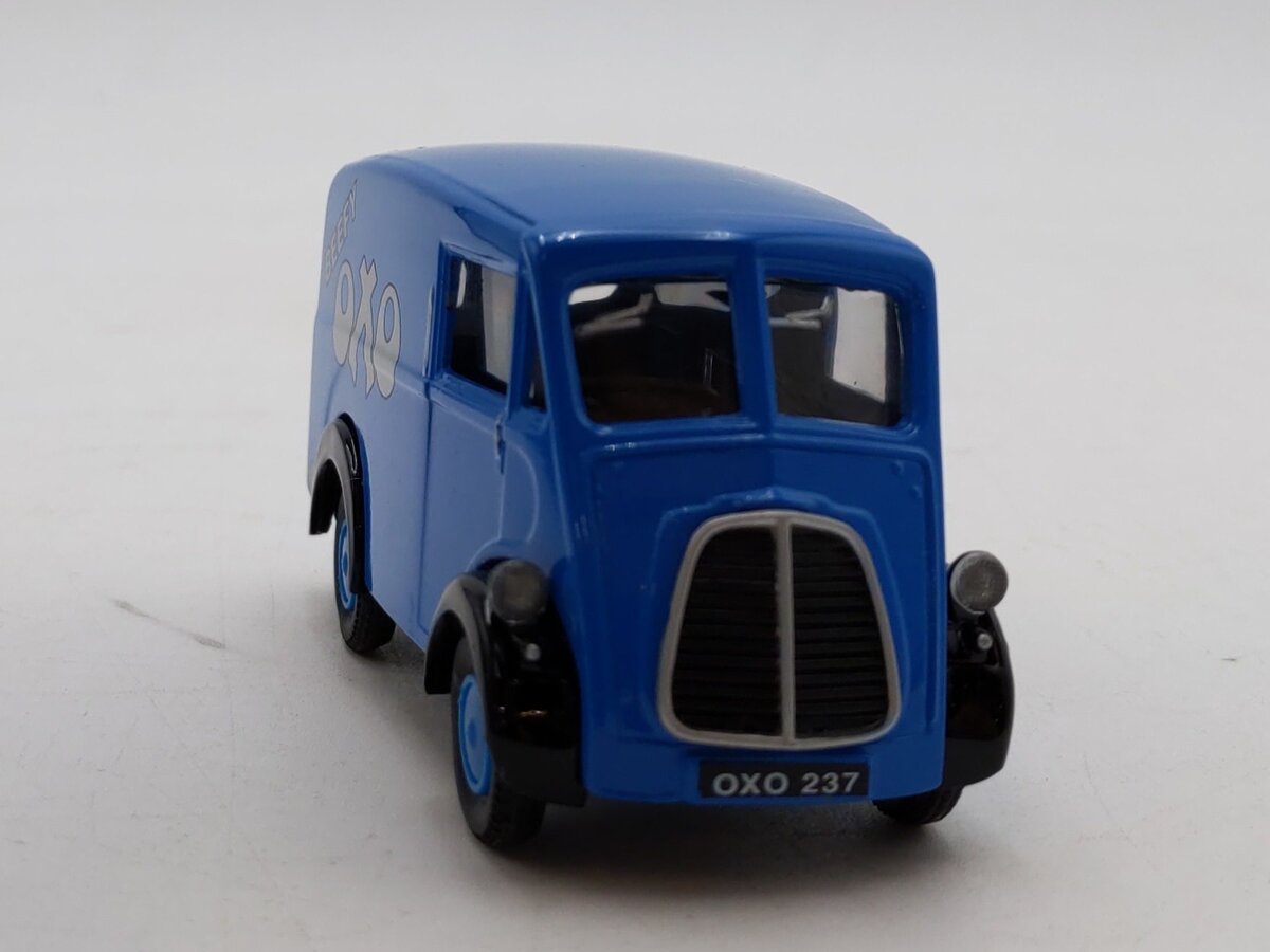 Corgi CC06202 Ho Nine Double Line Nottingham City Ambulance Service NIB