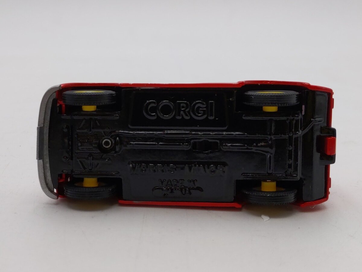 Corgi 06502 1:43 Golden Oldies Morris 1000 Van Nestles Car NIB