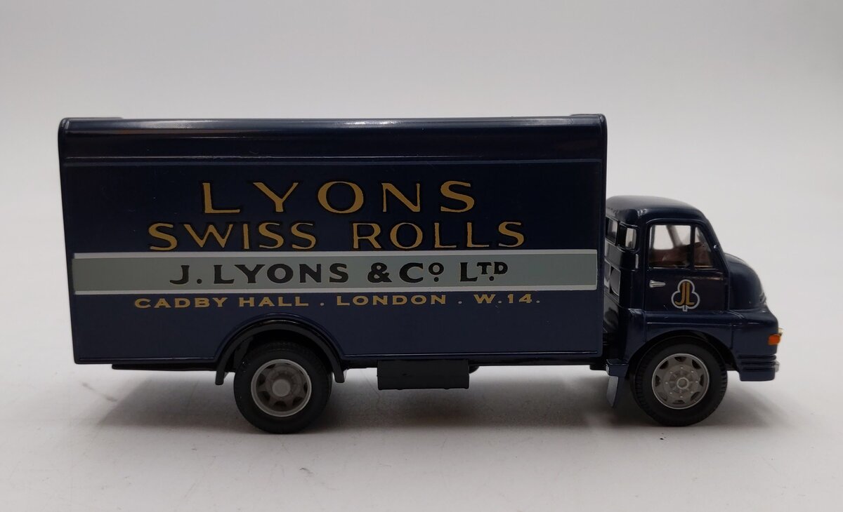Corgi 19301 1:50 BedFord S Lyons Delivery Truck NIB
