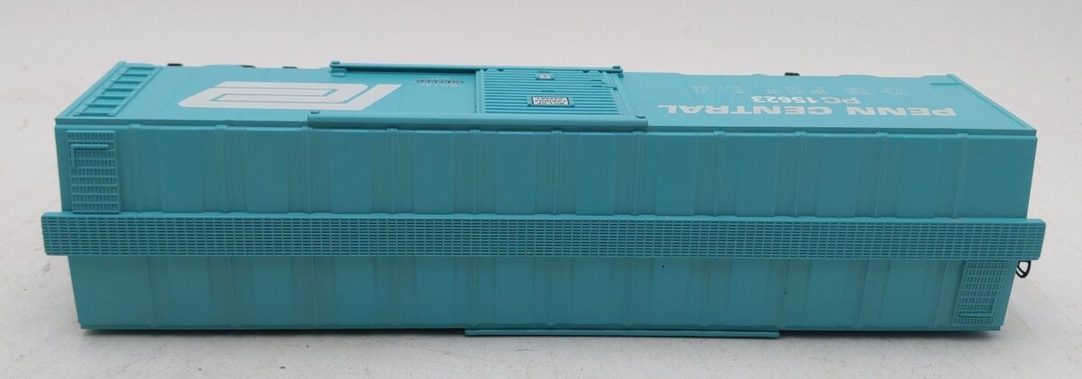 Menards 279-3816 O Scale Penn Central Boxcar #15623 EX/Box