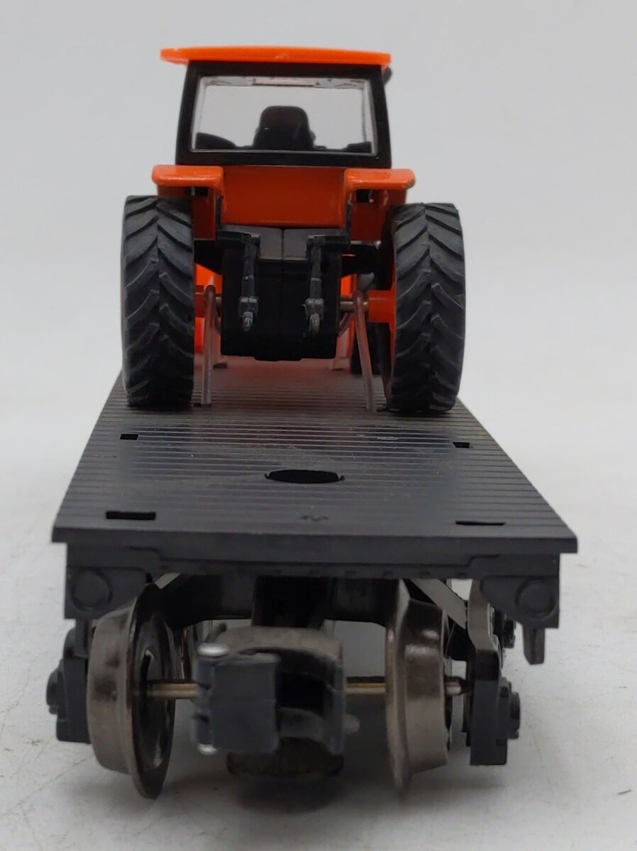 Menards 279-3186 O Gauge Chicago&North Western Flatcar with Kubota Tractor #6871 EX/Box