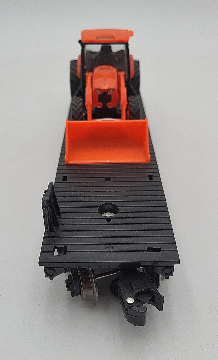 Menards 279-3186 O Gauge Chicago & North Western Flatcar w/ Kubota Tractor #9869 LN/Box