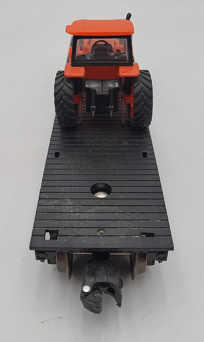 Menards 279-3186 O Gauge Chicago & North Western Flatcar w/ Kubota Tractor #9869 LN/Box