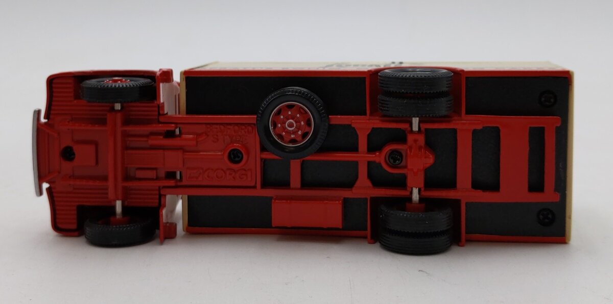 Corgi 30303 1:50 BedFord S Spratt's Transfer Truck NIB