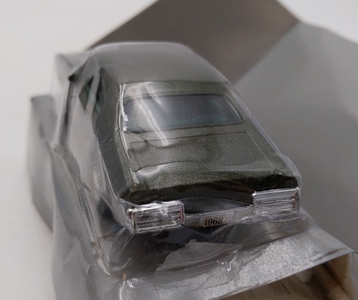 Ertl 2589 1:43 Die Cast Vintage Vehicles Army Green 1968 Pontiac GTO EX/Box