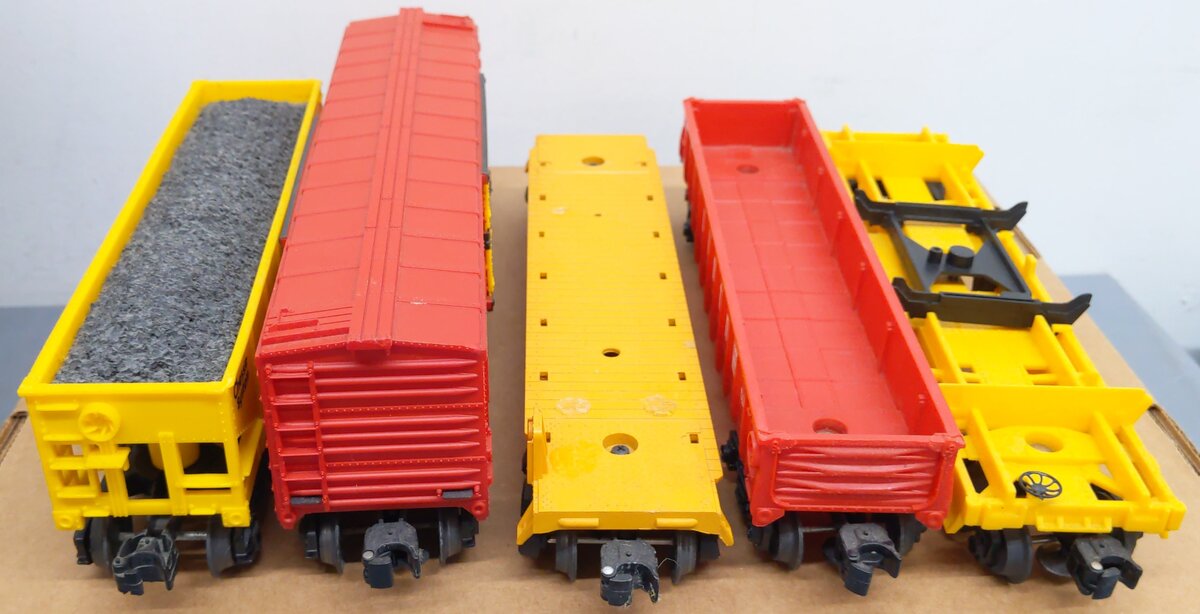 Lionel O Gauge Freight Car Assortment: 16715, 6424, 16355, 9707, 9016 [5] VG