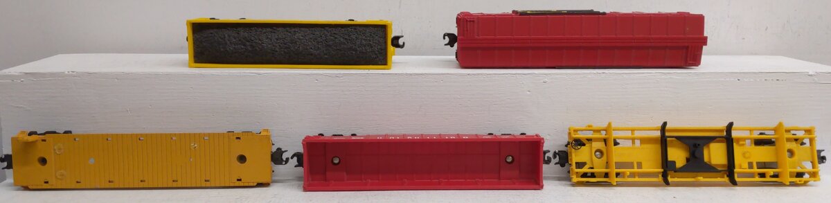 Lionel O Gauge Freight Car Assortment: 16715, 6424, 16355, 9707, 9016 [5] VG