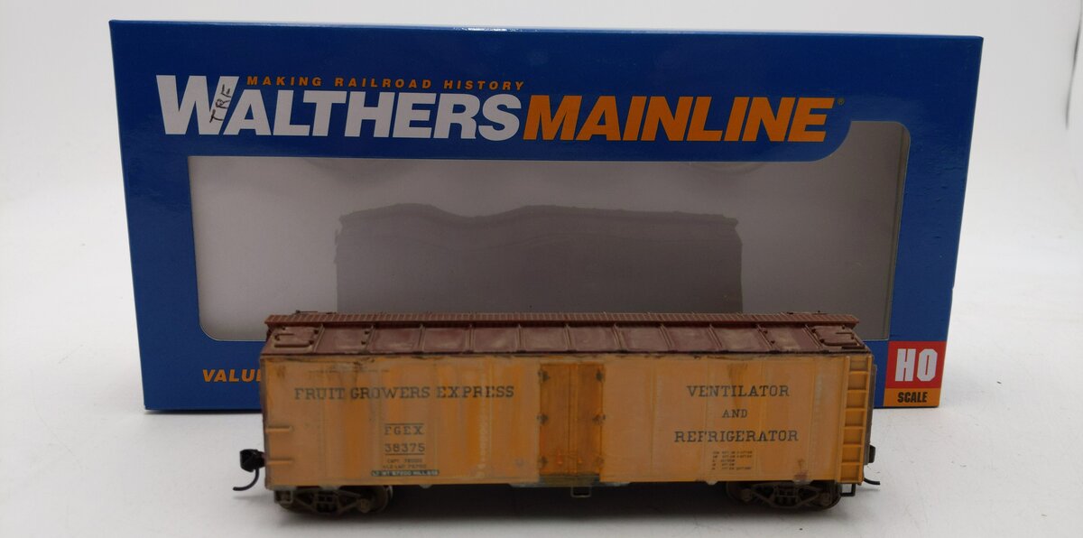 Walthers 910-41409 HO FGEX 40' Steel RTR Reefer with Dreadnaught Ends Weathered EX/Box