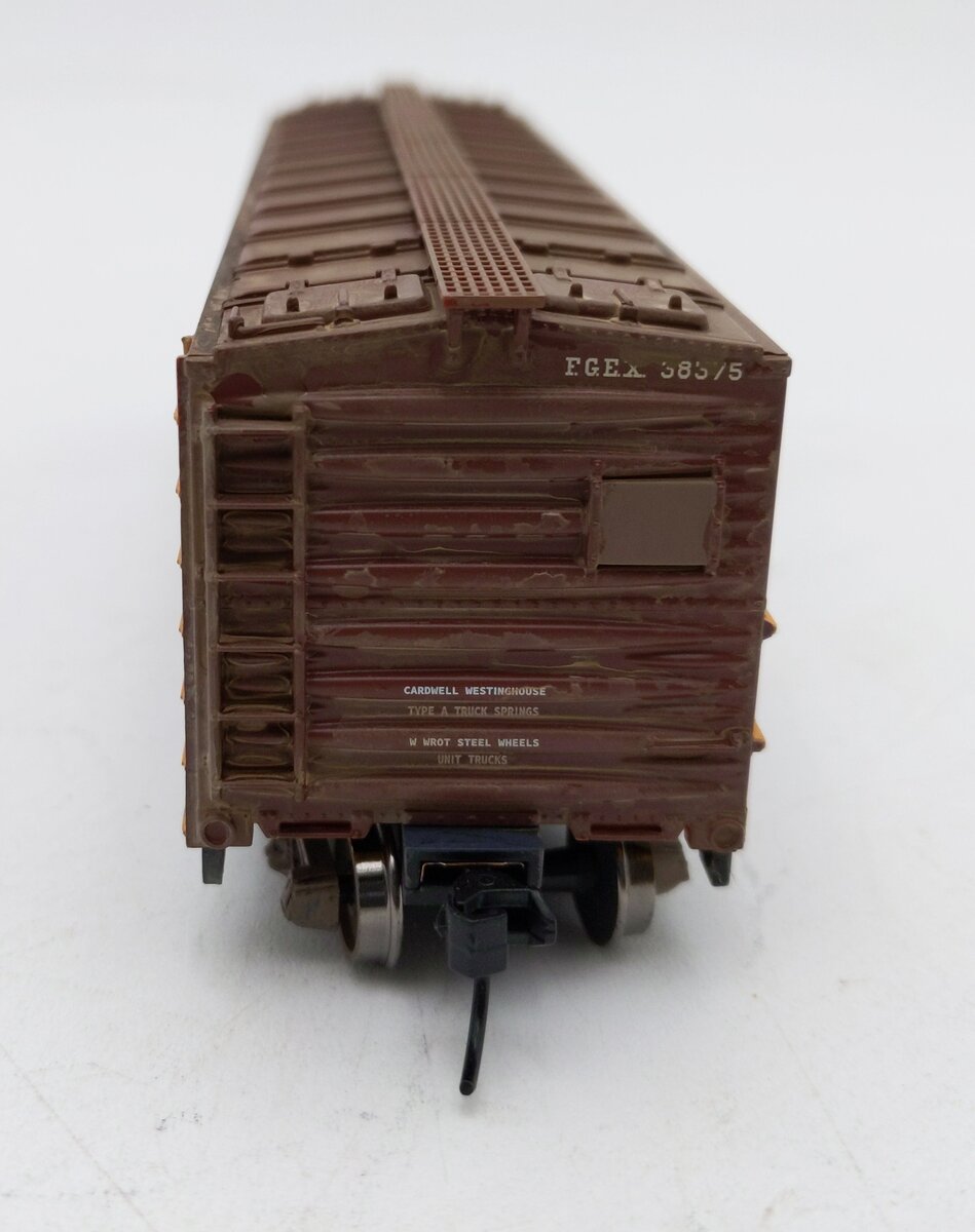Walthers 910-41409 HO FGEX 40' Steel RTR Reefer with Dreadnaught Ends Weathered EX/Box