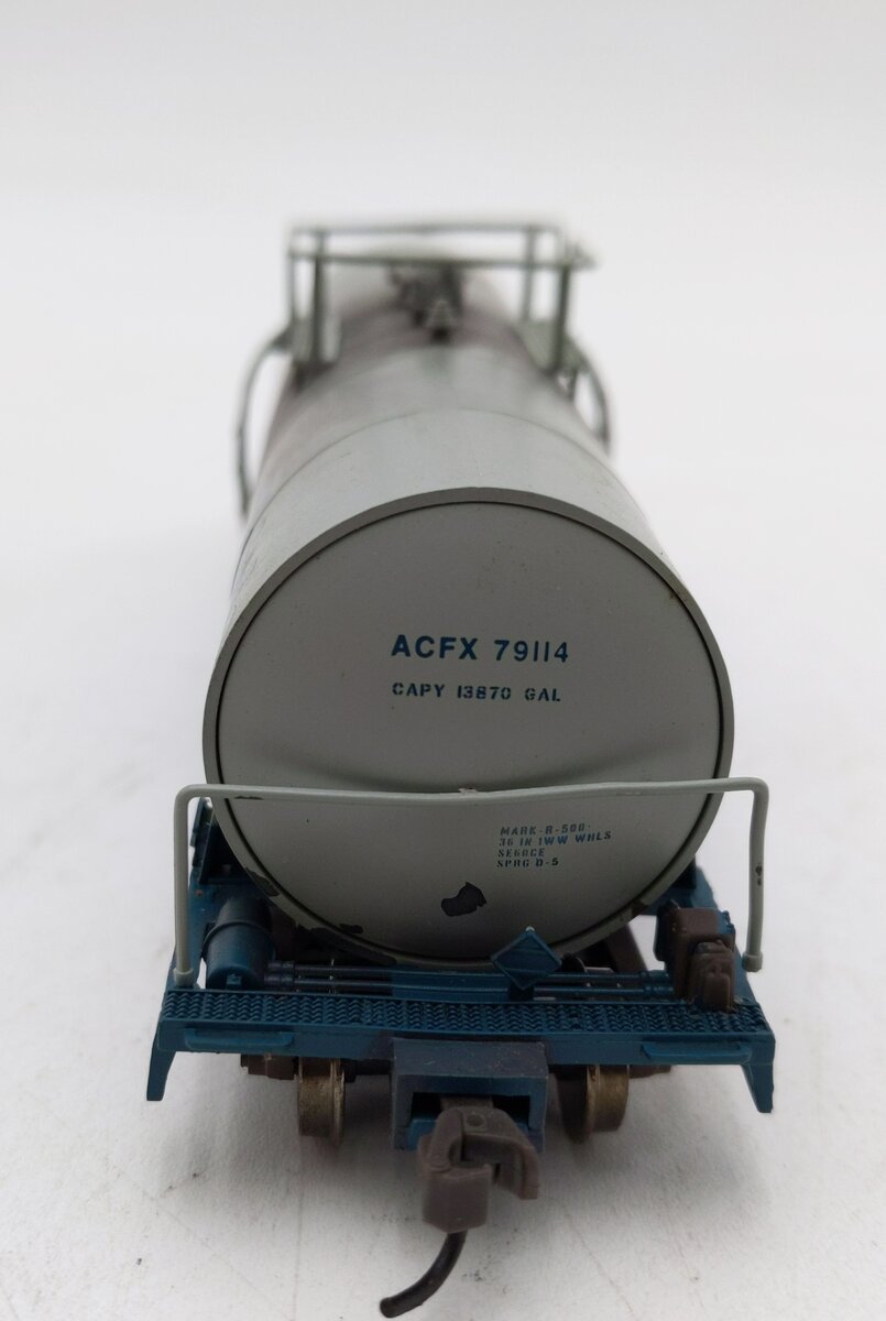 Atlas 1708-1 HO Scale Thiele ACFX Kaolin Tank Car #79114 Weathered EX/Box