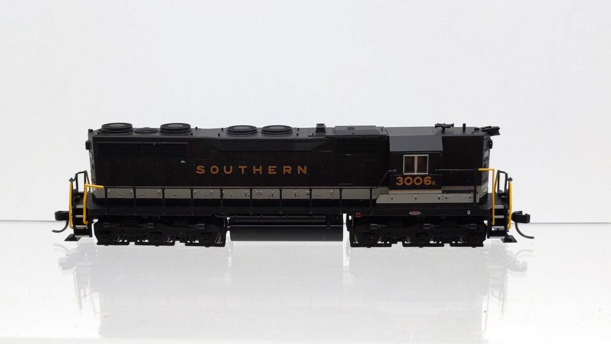 Atlas 40005765 N Scale Southern Railway SD-35 Diesel Locomotive #3006 EX/Box