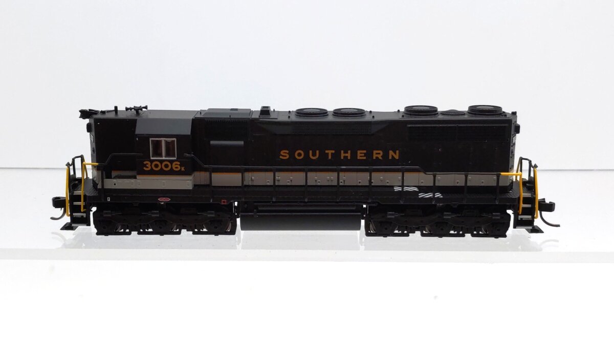 Atlas 40005765 N Scale Southern Railway SD-35 Diesel Locomotive #3006 EX/Box