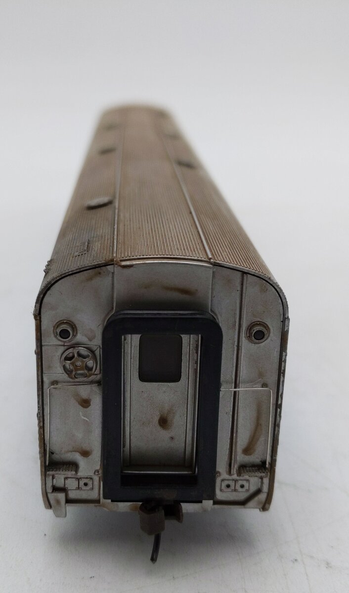 Walthers 932-6402 HO Scale Amtrak Phase 2 73' Budd Baggage Car Weathered/Box
