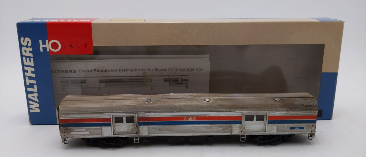 Walthers 932-6402 HO Scale Amtrak Phase 2 73' Budd Baggage Car Weathered/Box