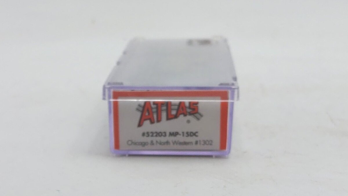 Atlas 52203 N Scale Chicago & North Western MP-15DC Diesel Locomotive #1302 LN/Box
