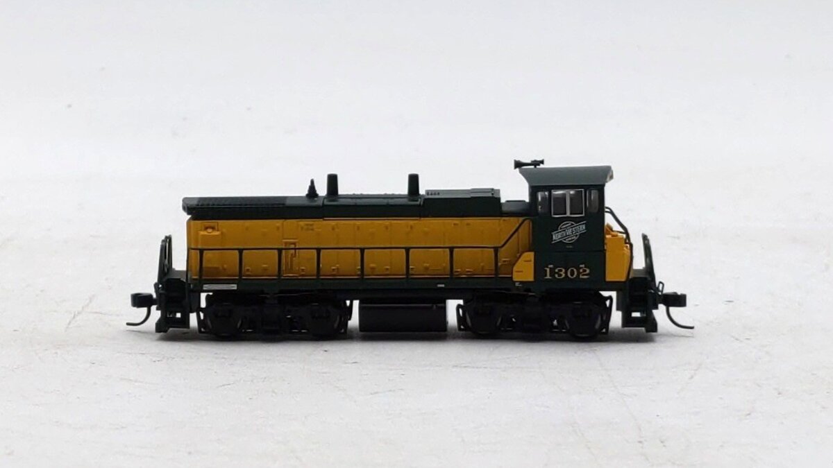 Atlas 52203 N Scale Chicago & North Western MP-15DC Diesel Locomotive #1302 LN/Box