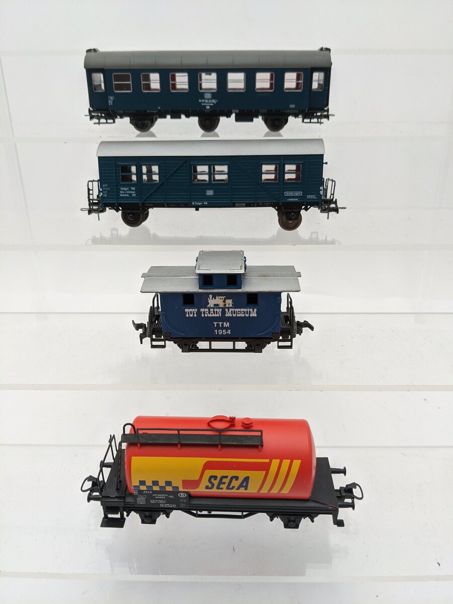 Roco, Marklin & AHM HO Scale Assorted Train Cars [4] EX/Box