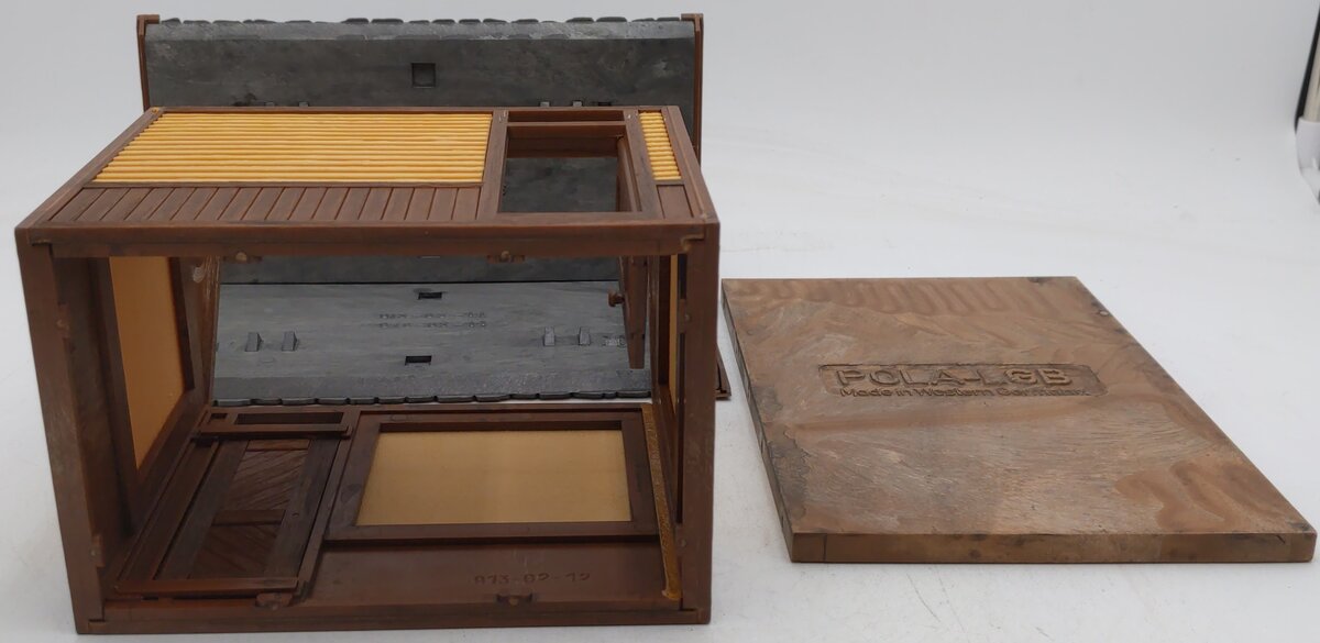 Pola 913 G Scale Silverton Outhouse (Assembled) EX