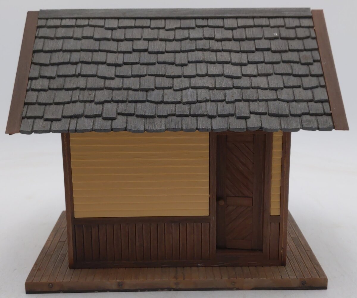 Pola 913 G Scale Silverton Outhouse (Assembled) EX