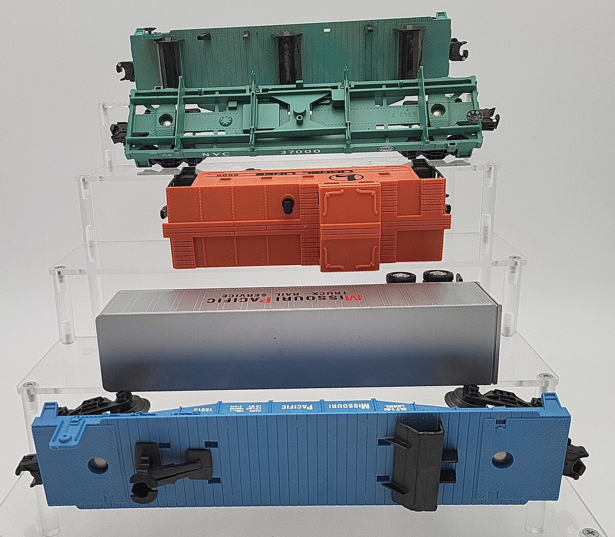 Lionel O Gauge Pastel Freight Car Assortment: 37000, 19486, 6508, 16910 [4] EX