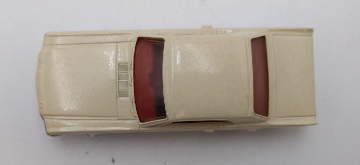 Ertl 2586 1:43 Die Cast Vintage Vehicles Beige 1964 1/2 Ford Mustang EX/Box