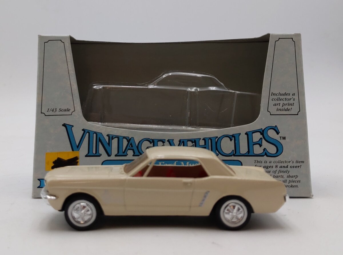 Ertl 2586 1:43 Die Cast Vintage Vehicles Beige 1964 1/2 Ford Mustang EX/Box
