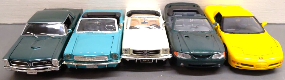 Assorted 1:24 Scale Vehicle Cars [5] EX