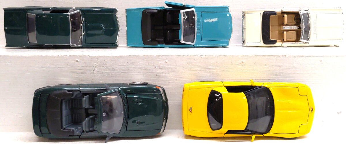 Assorted 1:24 Scale Vehicle Cars [5] EX