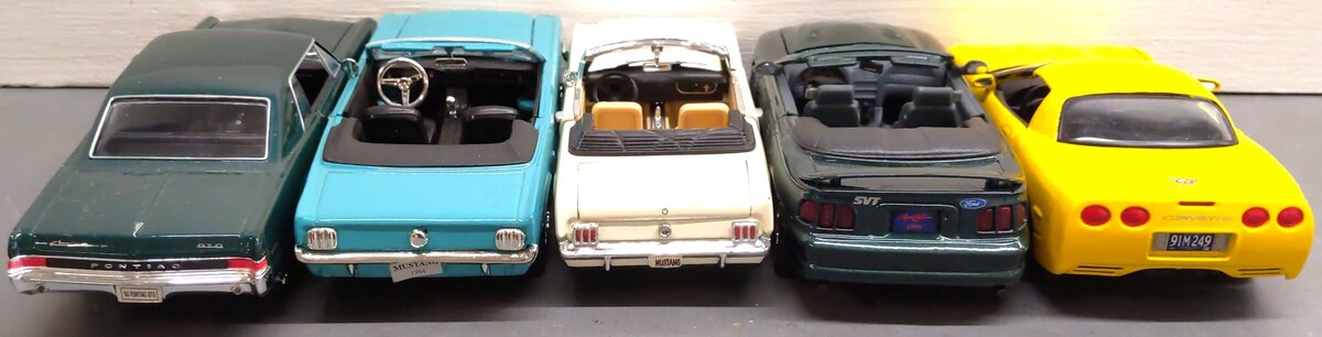 Assorted 1:24 Scale Vehicle Cars [5] EX
