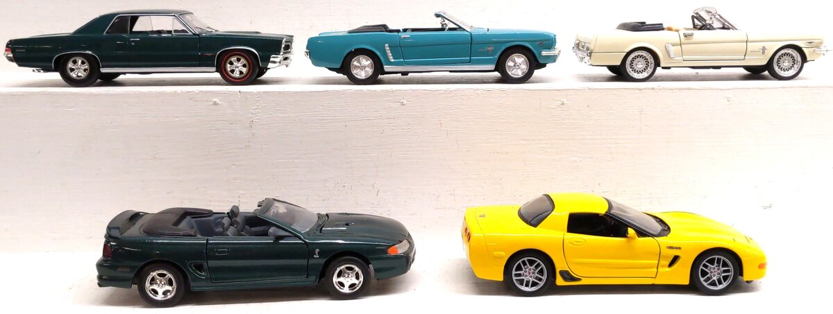 Assorted 1:24 Scale Vehicle Cars [5] EX