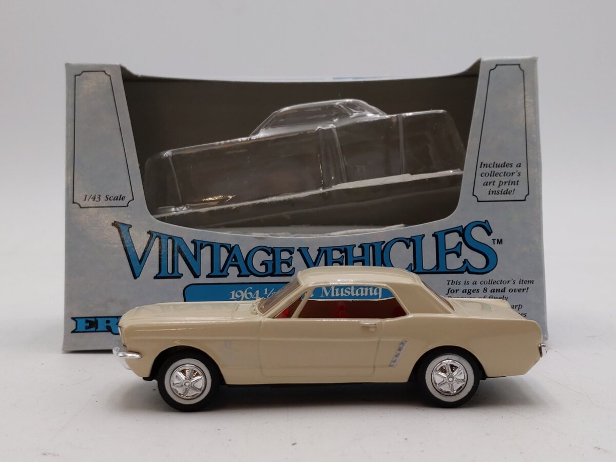 Ertl 2586 1:43 Die Cast Vintage Vehicles Beige 1964 1/2 Ford Mustang EX/Box
