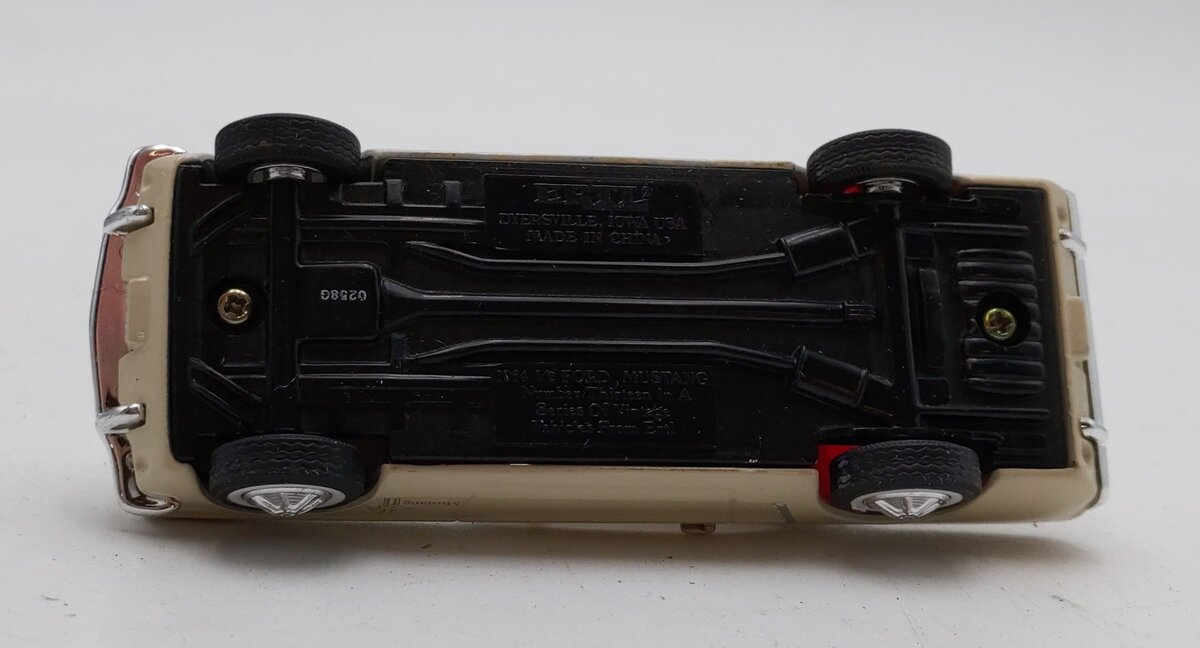 Ertl 2586 1:43 Die Cast Vintage Vehicles Beige 1964 1/2 Ford Mustang EX/Box