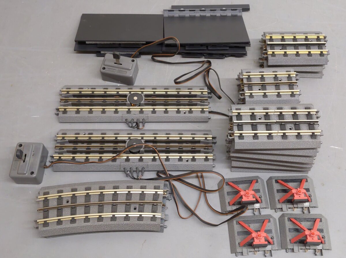 MTH O Assorted Track Sections & Accessories [23] EX