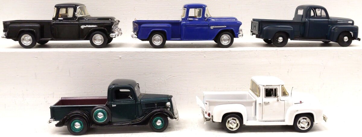 Assorted 1:24/1:25 Scale Vehicle Trucks [5] EX