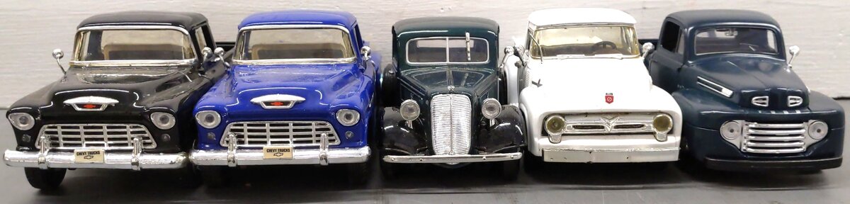 Assorted 1:24/1:25 Scale Vehicle Trucks [5] EX