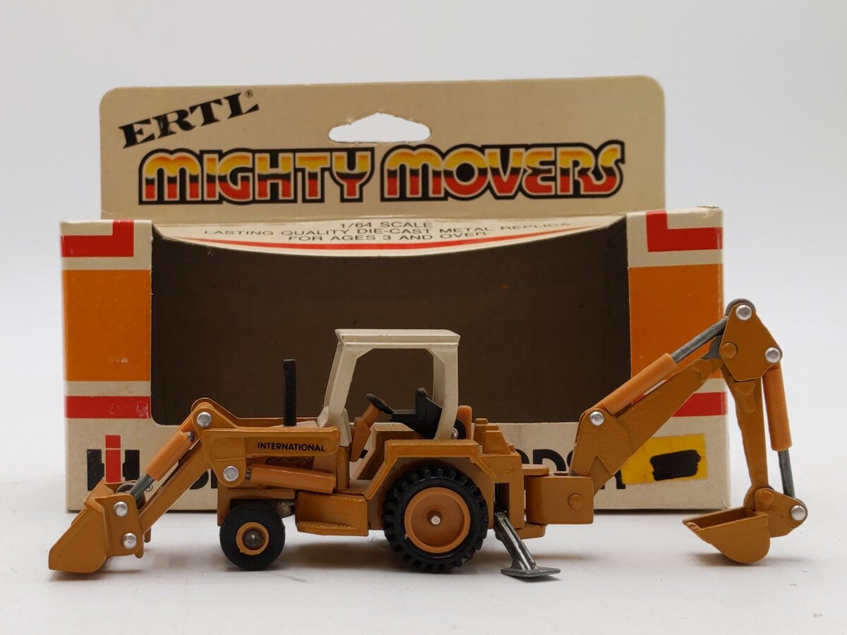 Ertl 1853 1:64 Mighty Movers IH Backhoe/Loader EX/Box